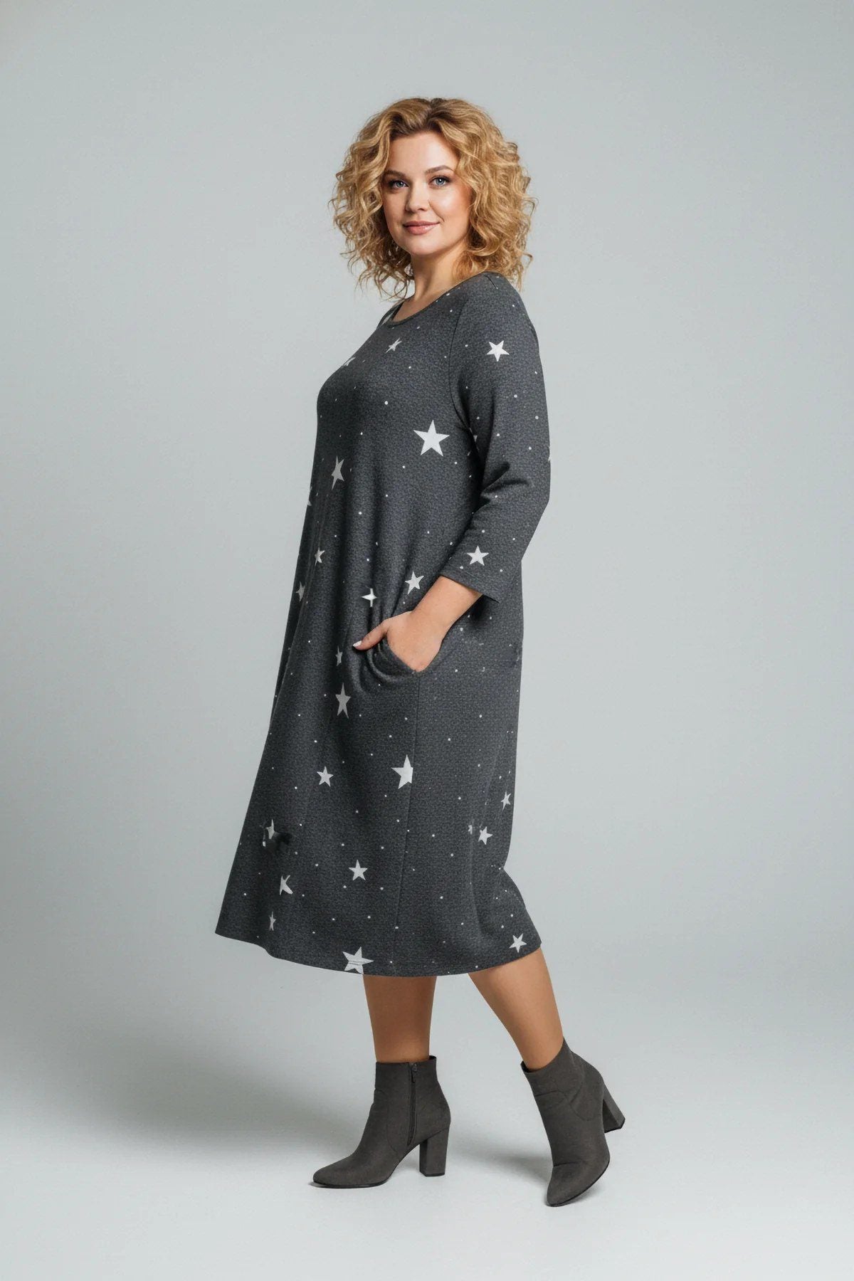 Midi-Kleid mit Rundhalsausschnitt und Taschen