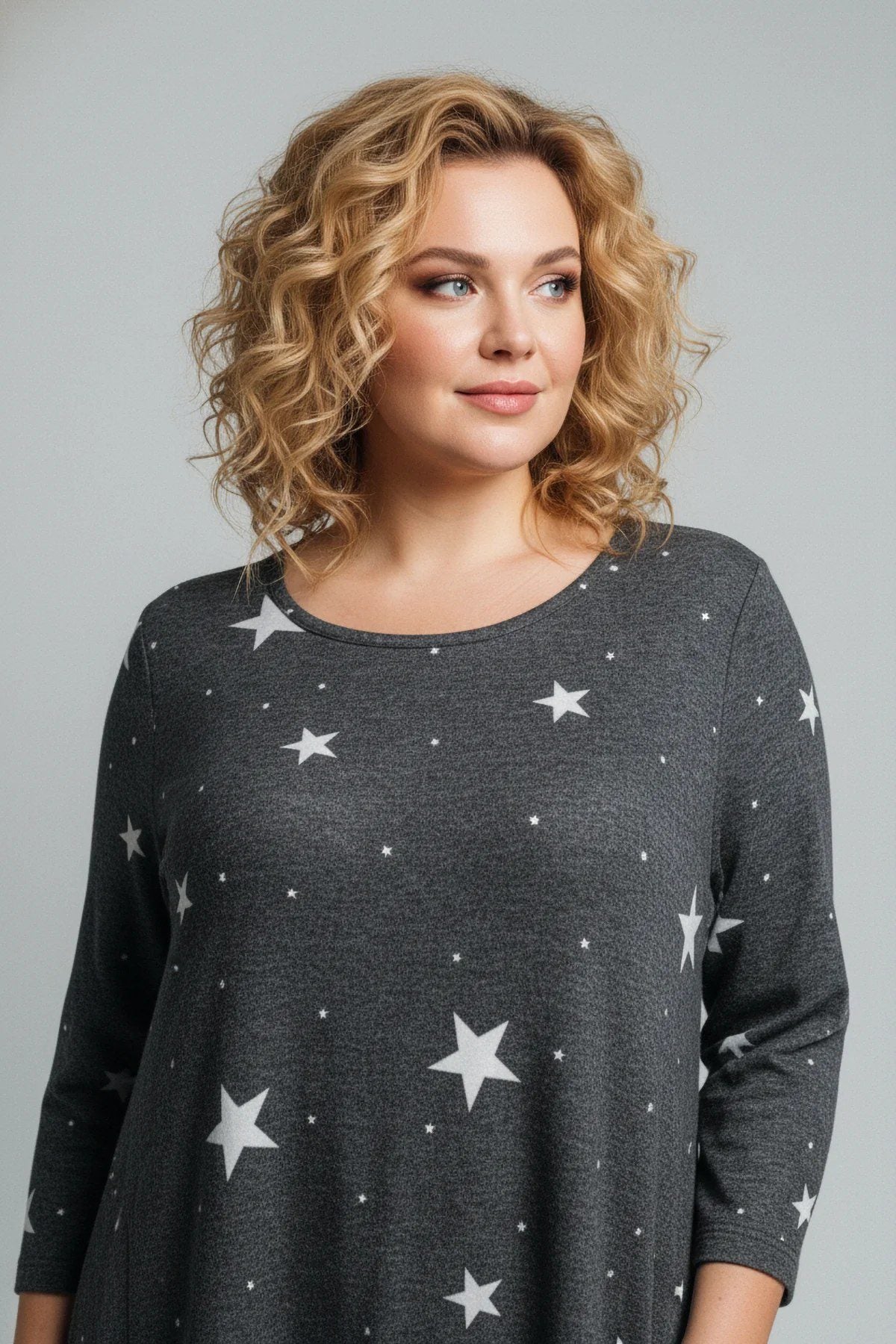 Midi-Kleid mit Rundhalsausschnitt und Taschen