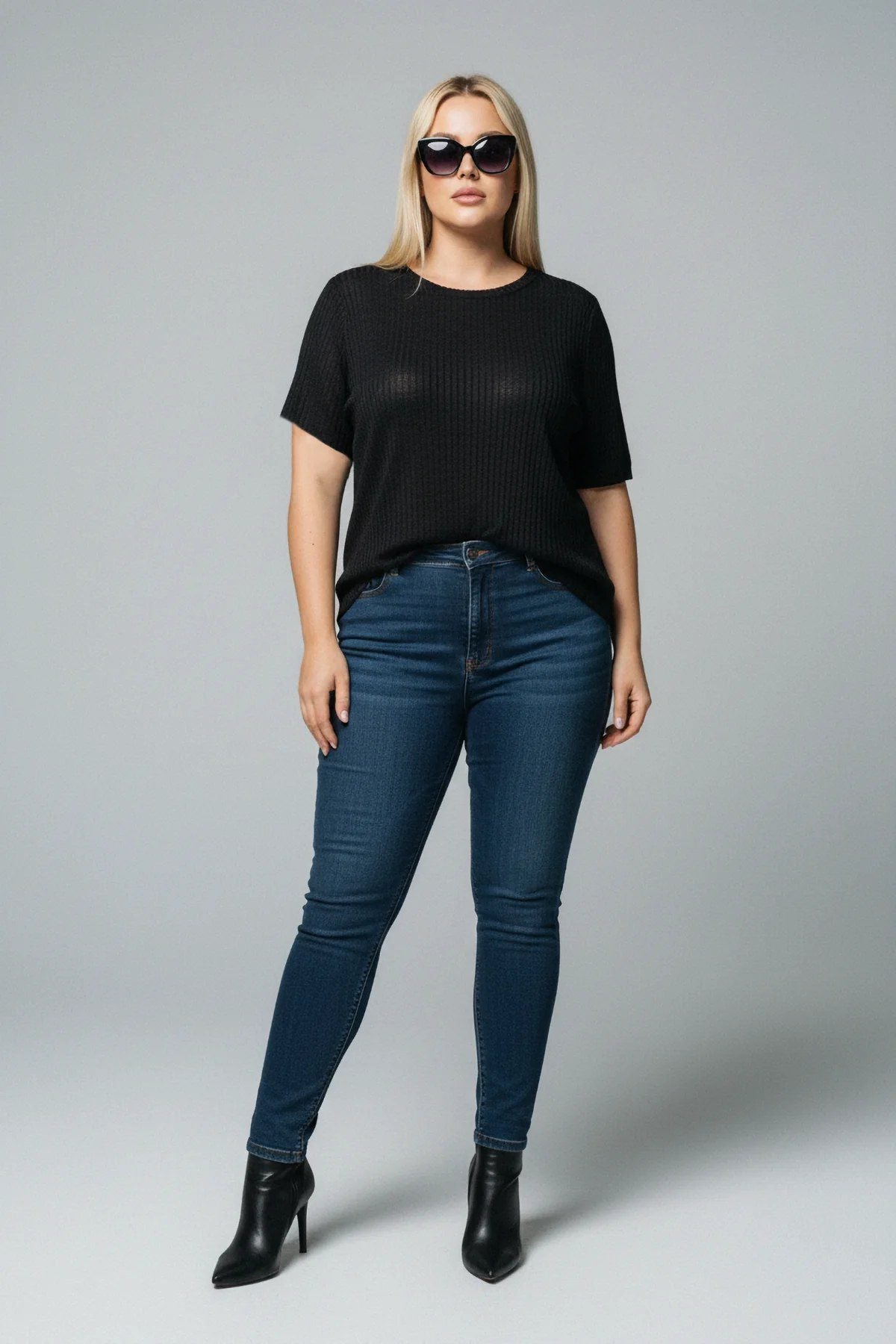 Basic-T-Shirt mit Rundhalsausschnitt und Rippstrick