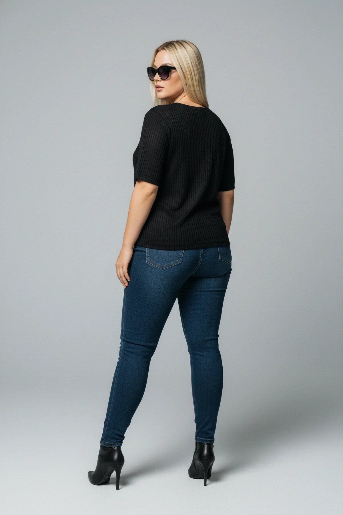 Basic-T-Shirt mit Rundhalsausschnitt und Rippstrick