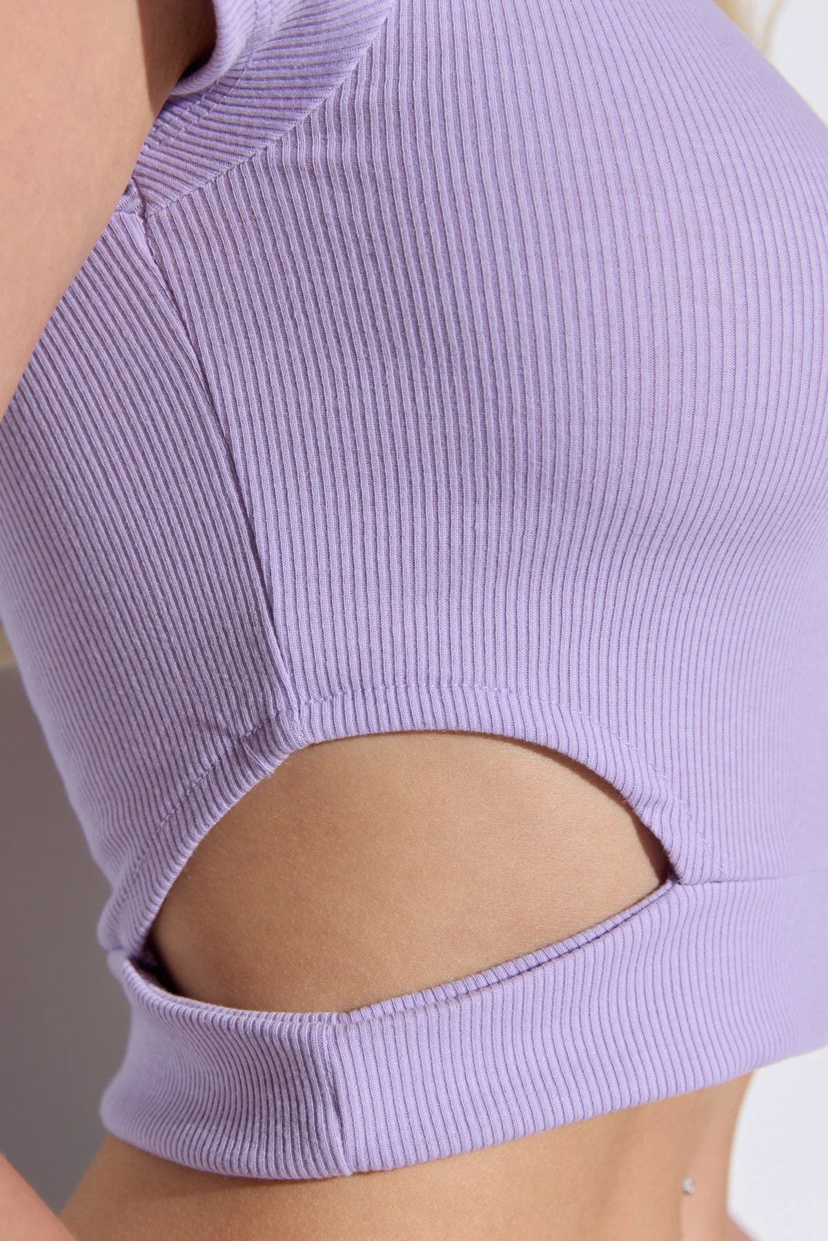 Kurzarm-Crop-T-Shirt mit Rundhalsausschnitt