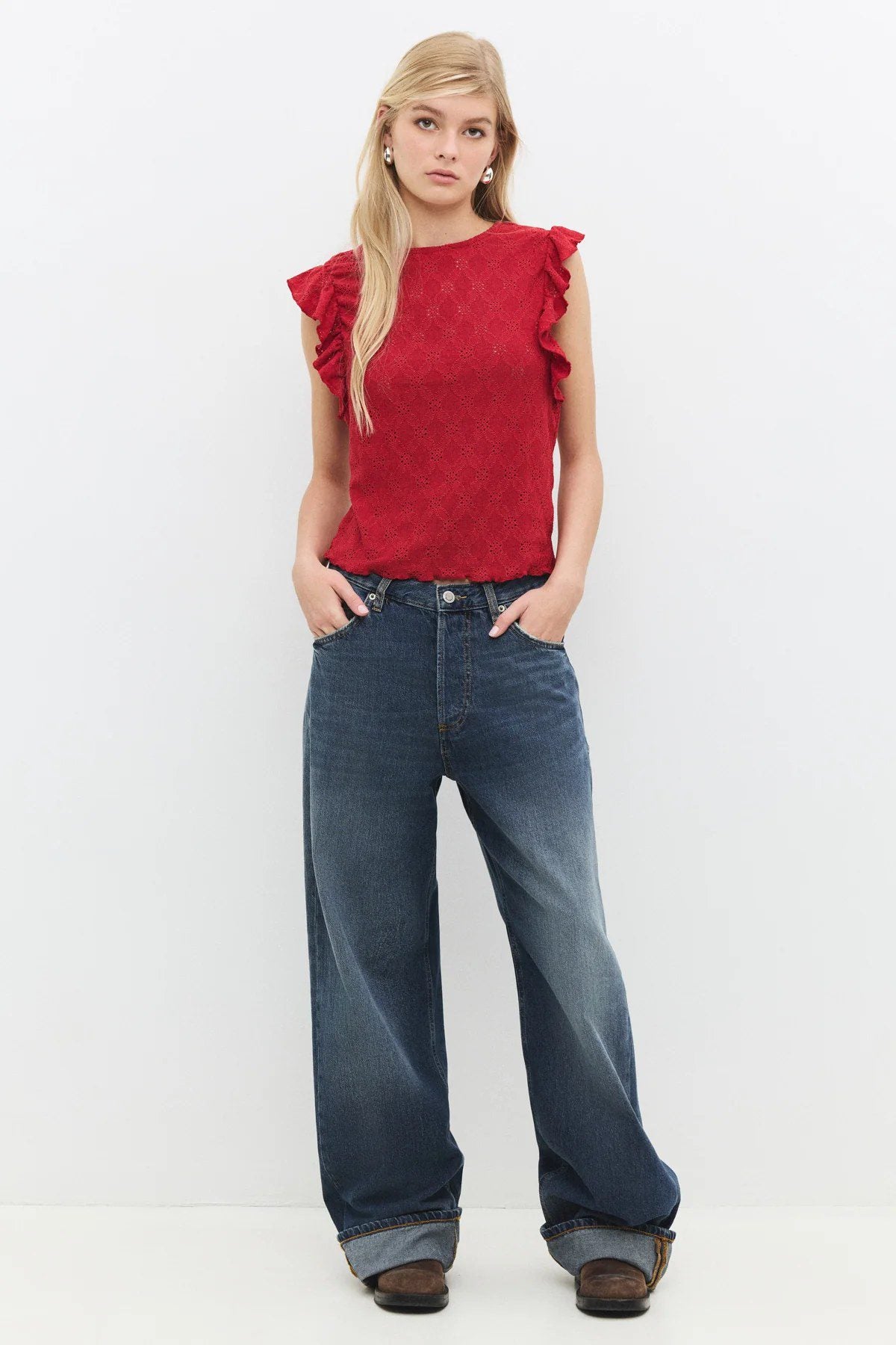 Bluse mit Rundhalsausschnitt und Rüschenärmeln