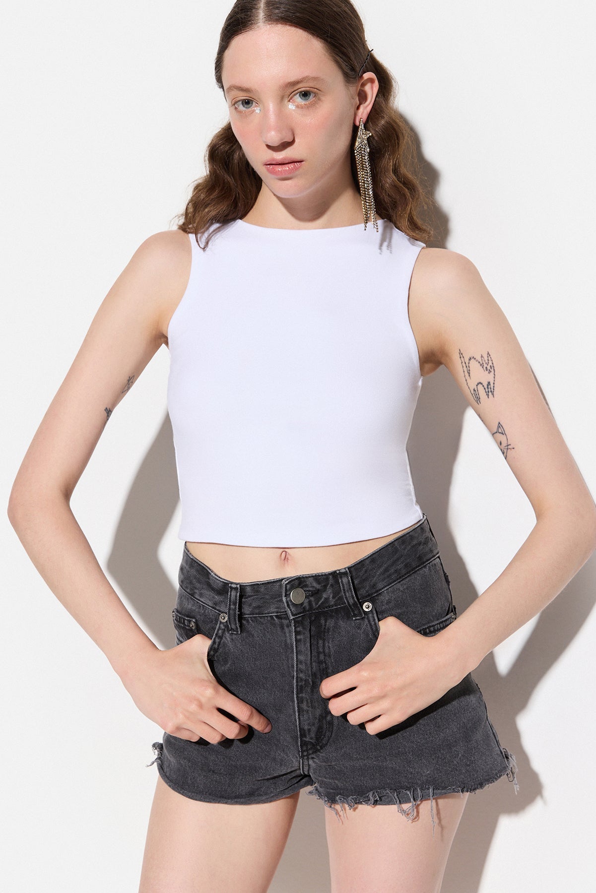 Ärmelloses Crop-Top mit Rundhalsausschnitt
