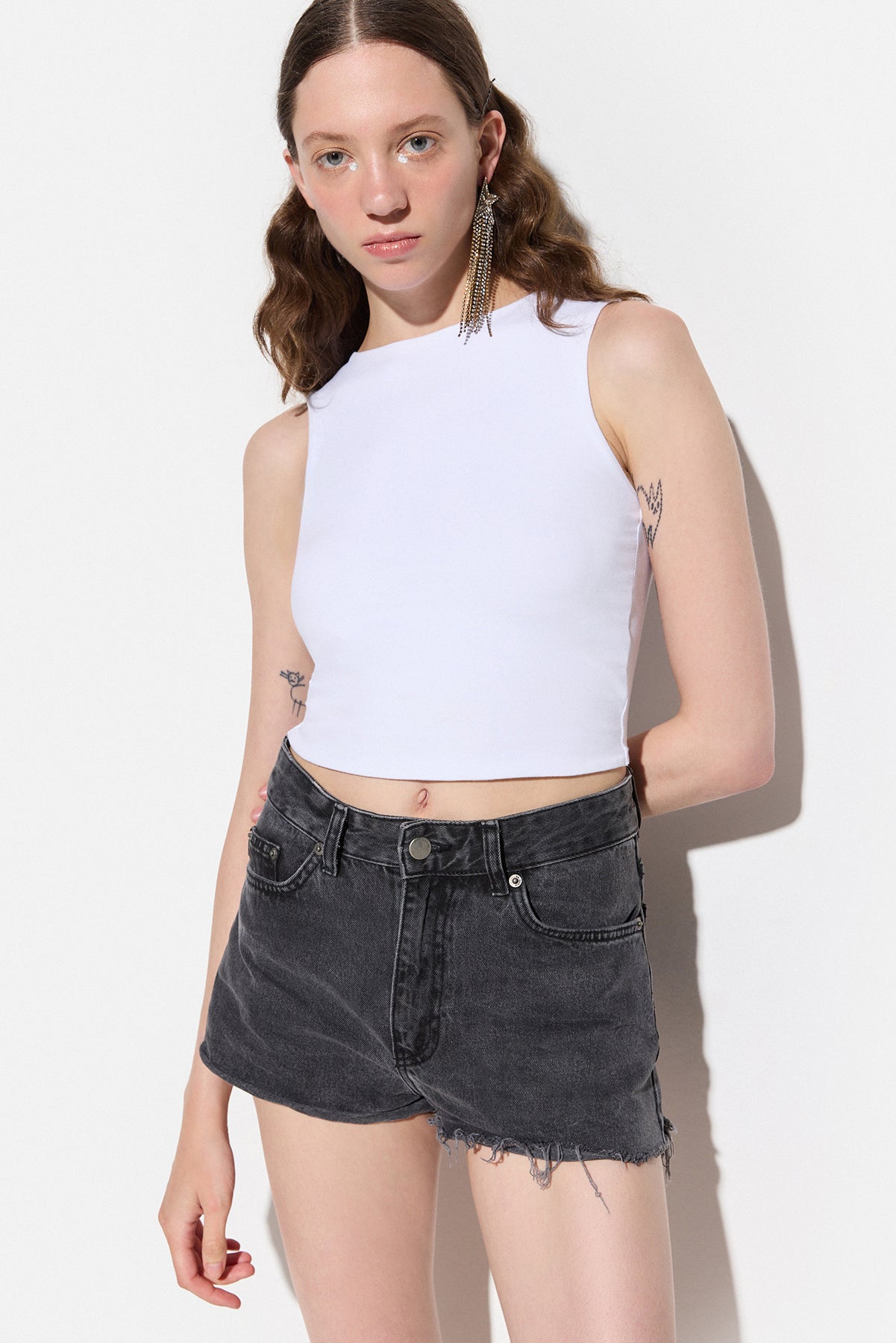 Ärmelloses Crop-Top mit Rundhalsausschnitt