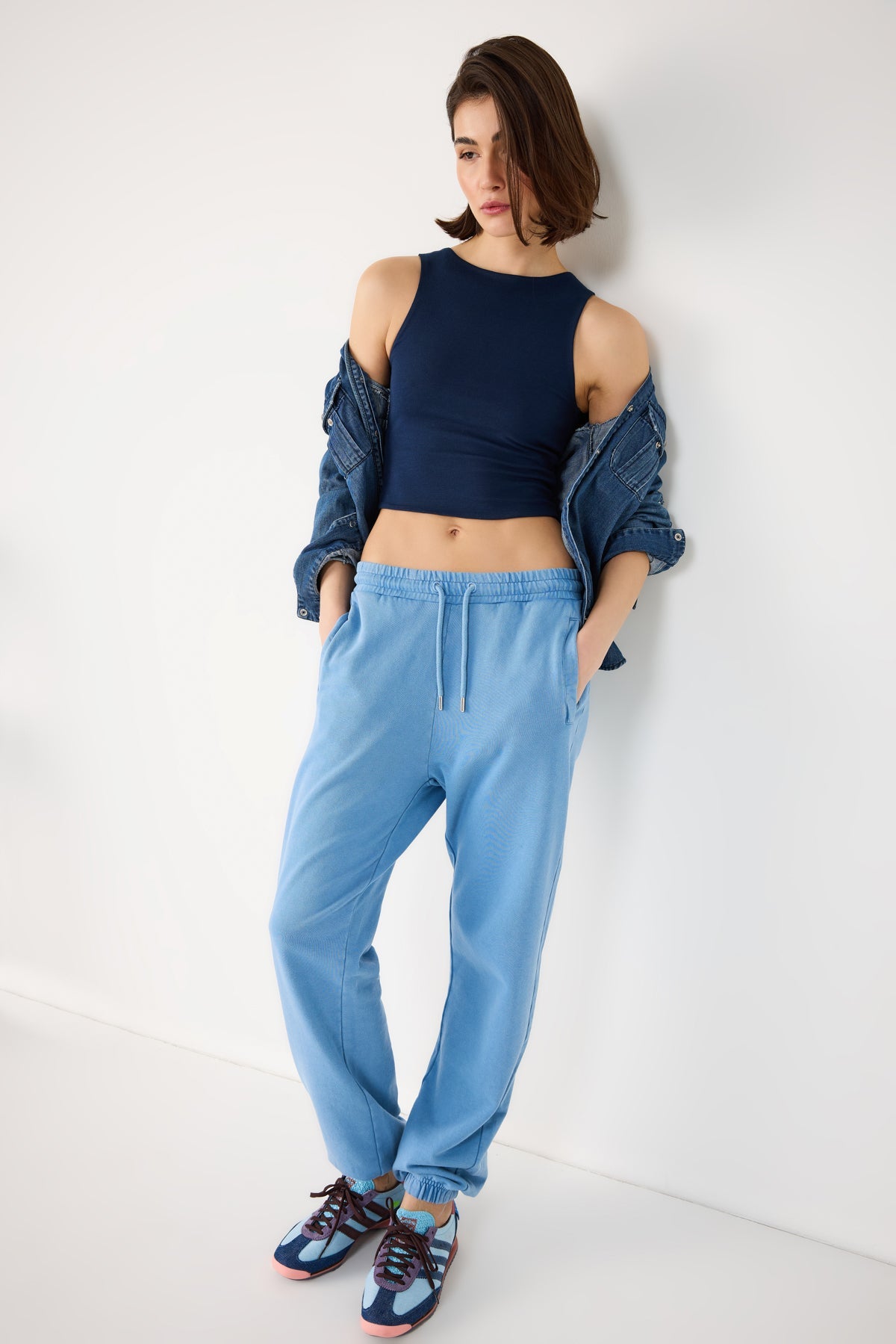 Ärmelloses Crop-Top mit Rundhalsausschnitt