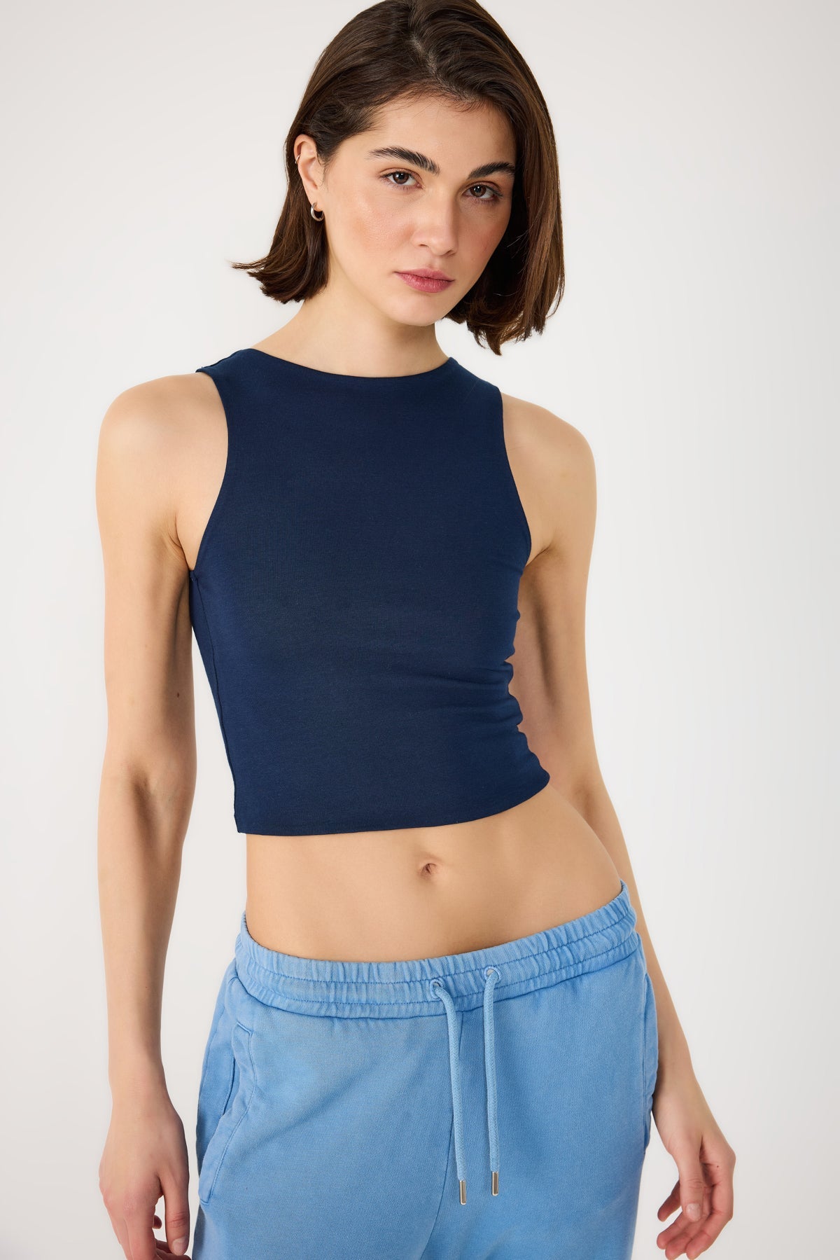 Ärmelloses Crop-Top mit Rundhalsausschnitt