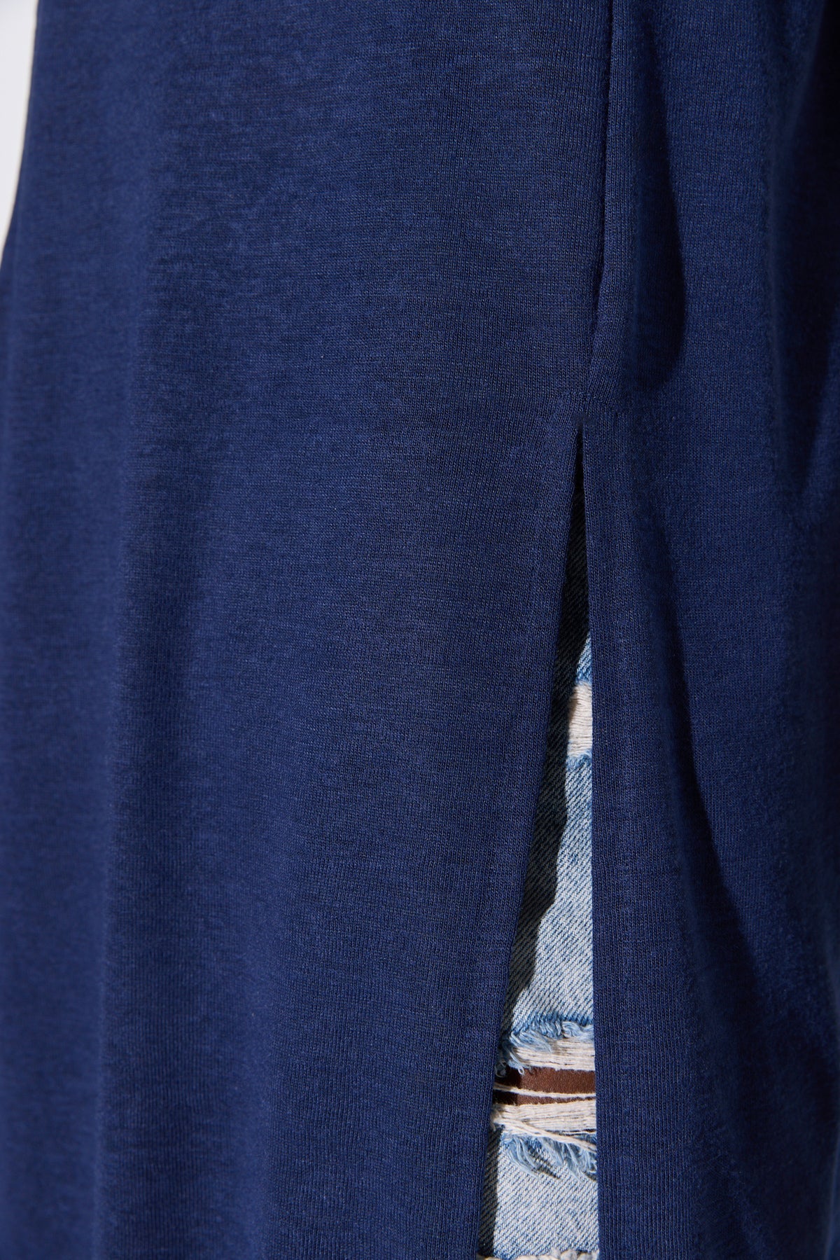 Rundhals-T-Shirt mit Schlitz