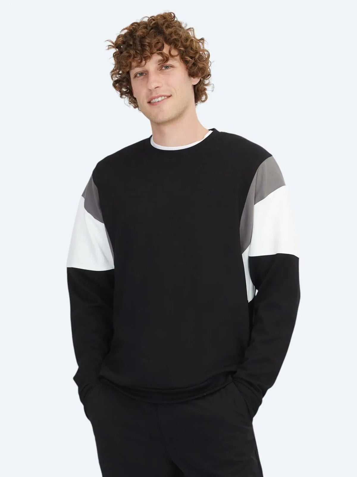 Schwarzer Rundhals Pullover