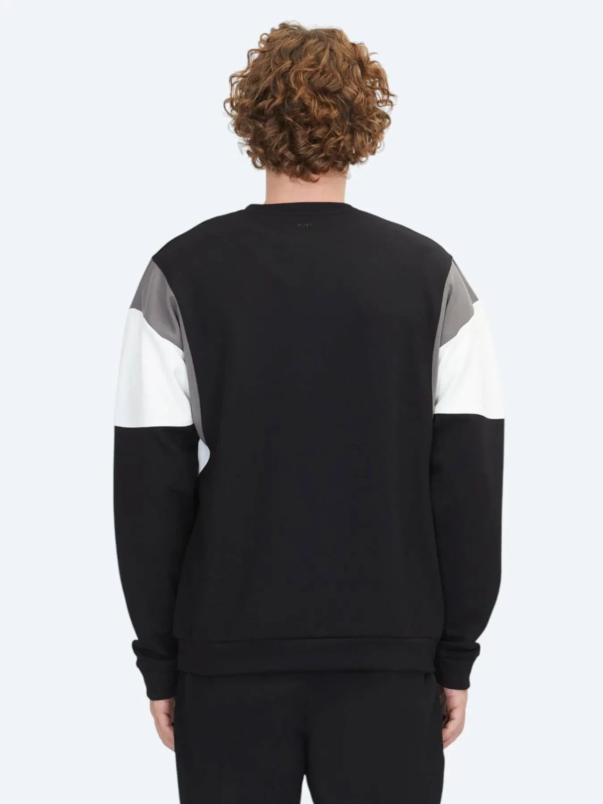 Schwarzer Rundhals Pullover