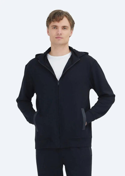 Schwarzer Kapuzenpullover, schlicht