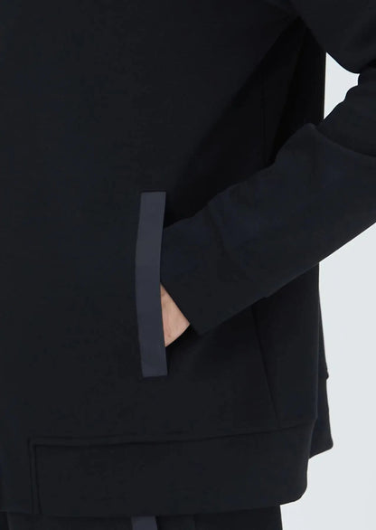 Schwarzer Kapuzenpullover, schlicht