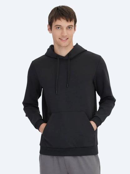 Schwarzer Kapuzenpullover