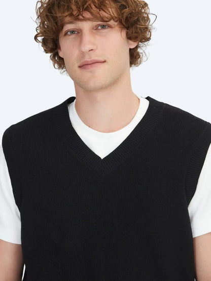 Schwarzer Pullover