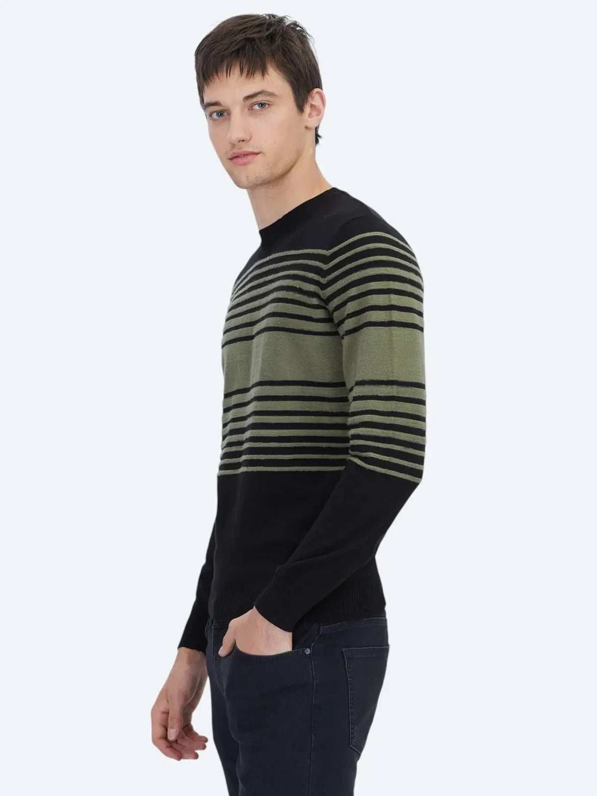 Schwarzer Strickpullover