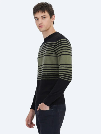 Schwarzer Strickpullover