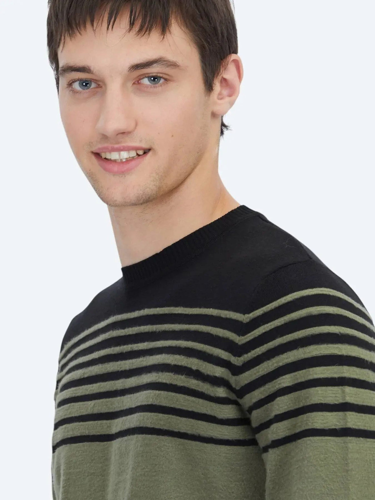 Schwarzer Strickpullover