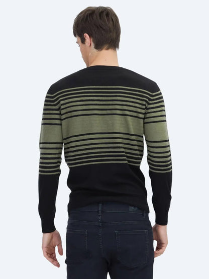 Schwarzer Strickpullover