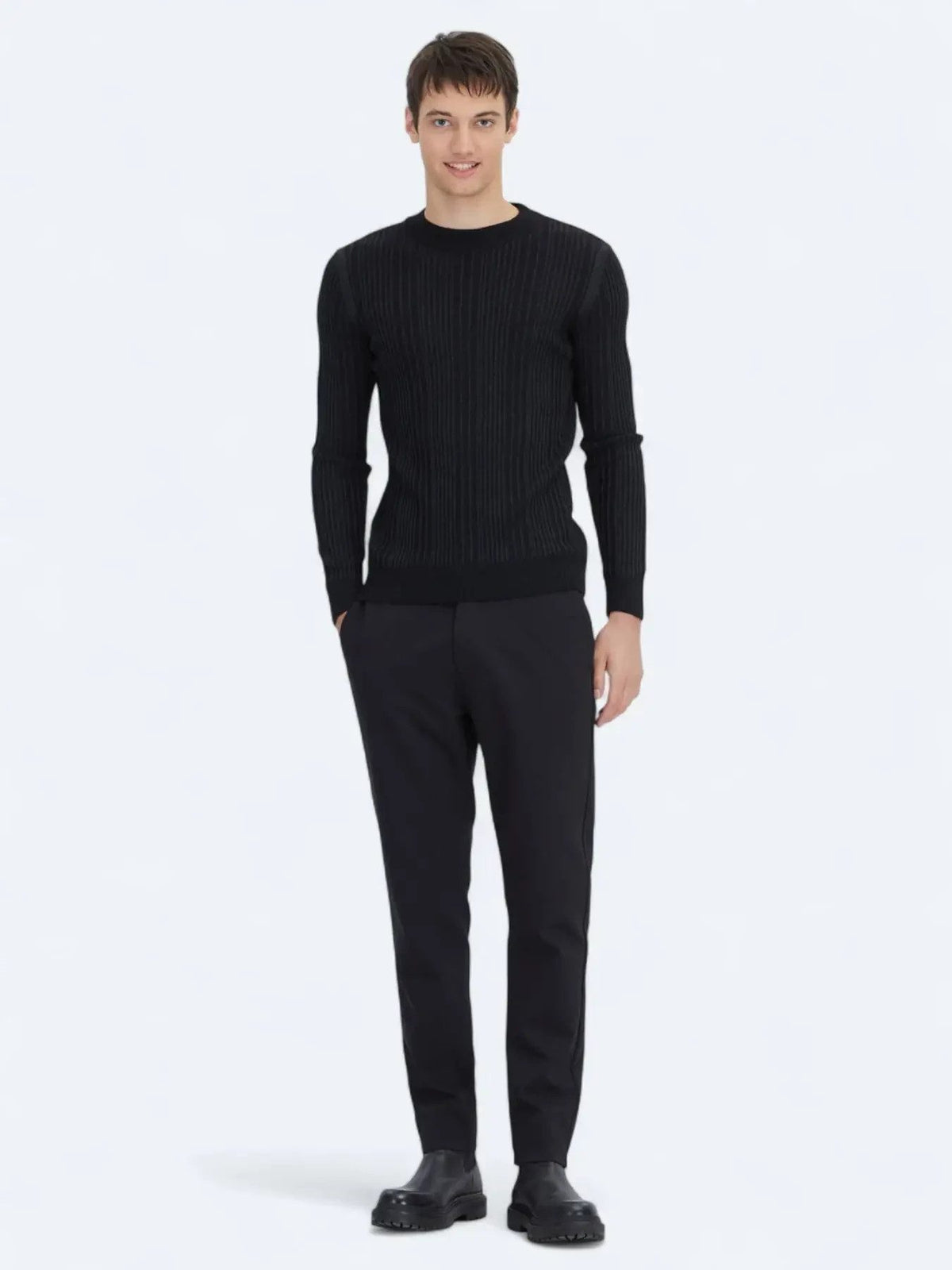 Schwarzer Strickpullover