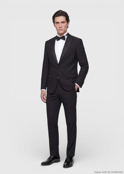 Schwarzer moderner Tuxedo mit Schalkragen
