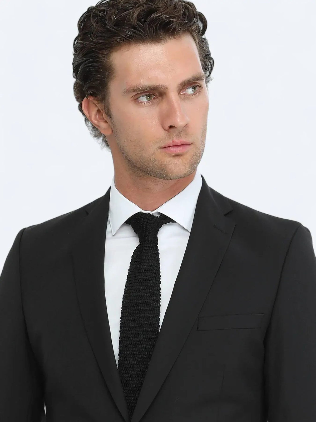 Schwarzer, schlichter Slim-Fit-Anzug aus Wollmischung