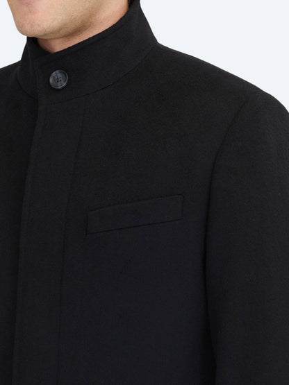 Schwarzer Regular Fit Rollkragenmantel