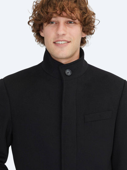 Schwarzer Regular Fit Rollkragenmantel