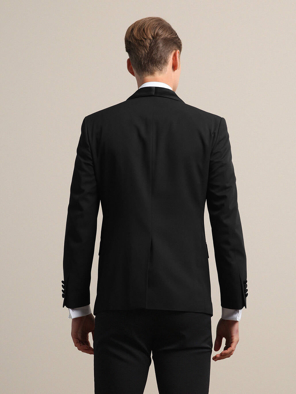 Slim-Fit-Smoking mit abnehmbarem Schalkragen