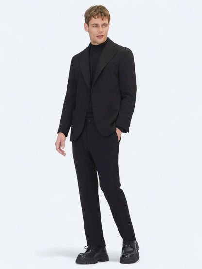 Schwarzer gestreifter Anzug, modern fit