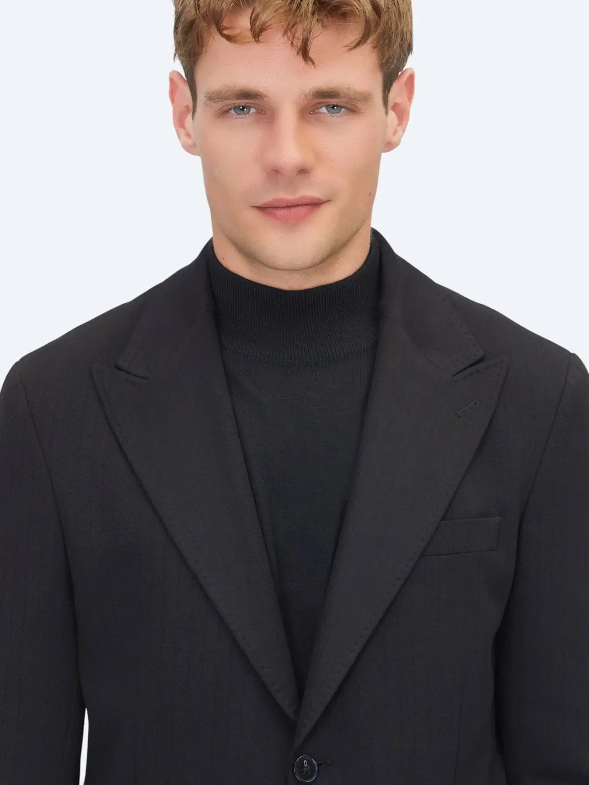 Schwarzer gestreifter Anzug, modern fit