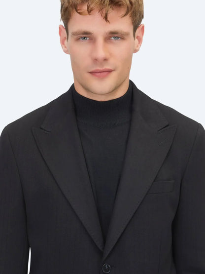 Schwarzer gestreifter Anzug, modern fit