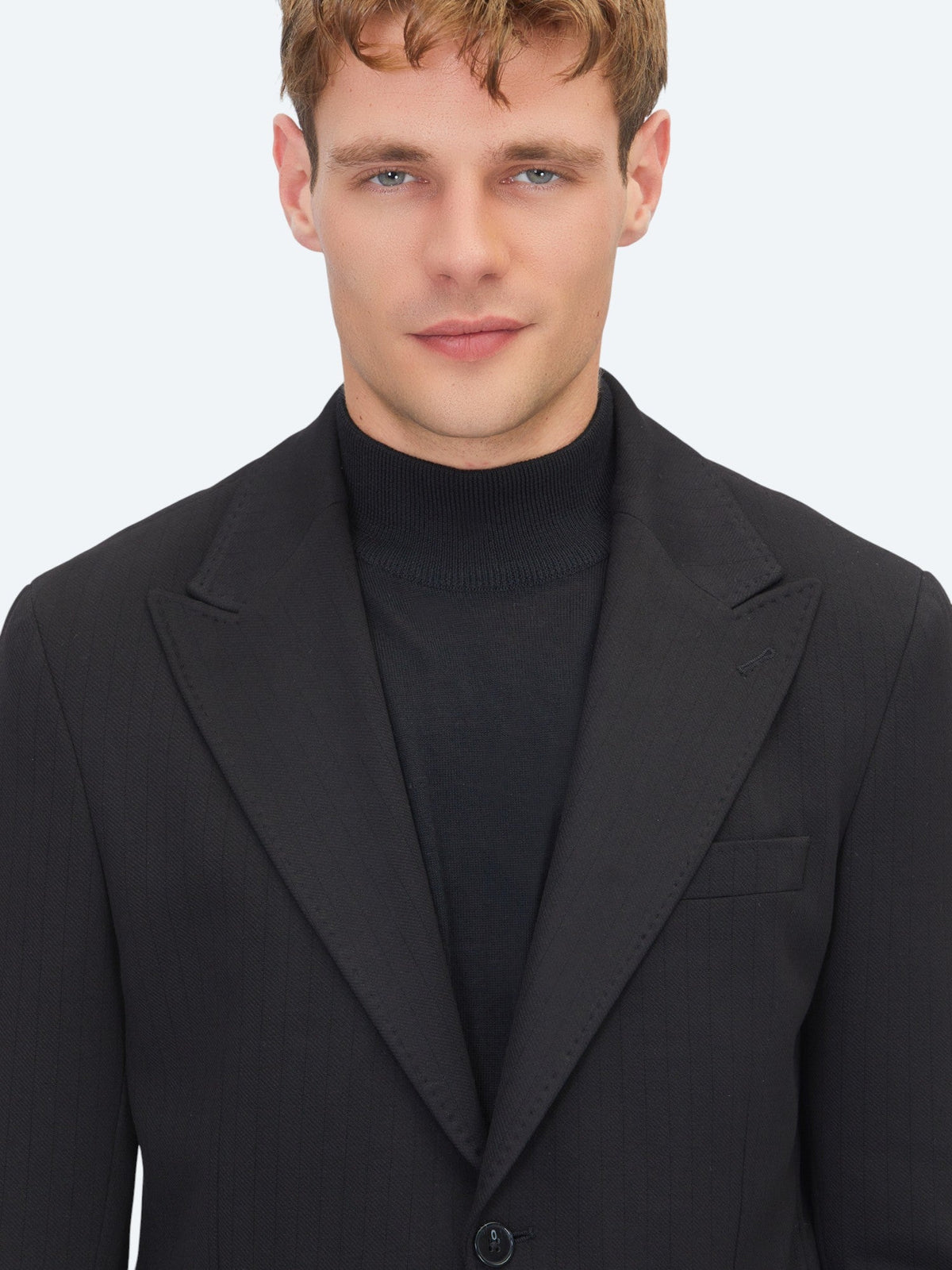 Schwarzer gestreifter Anzug, modern fit