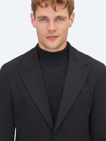 Schwarzer gestreifter Anzug, modern fit