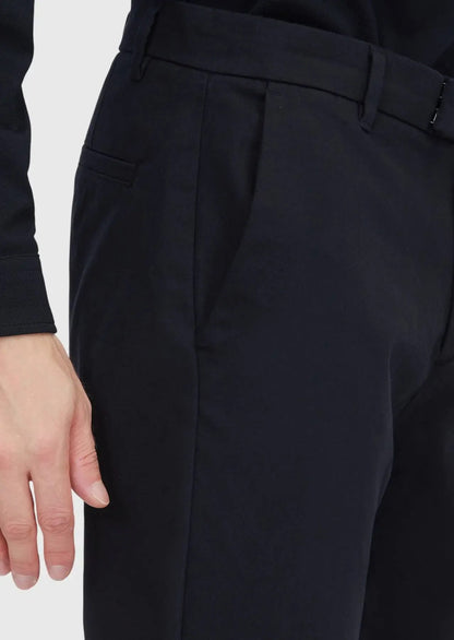 Schwarze Freizeithose aus Baumwollmischgewebe in regulärer Passform
