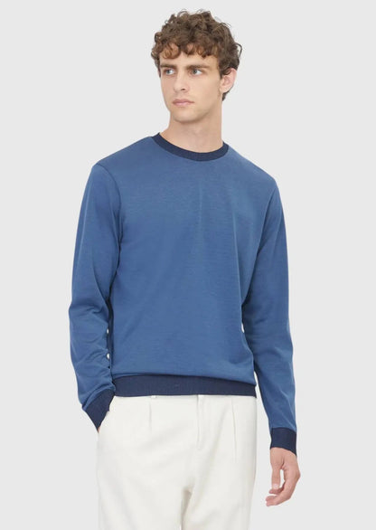 Blaues, schlichtes Sweatshirt mit Rundhalsausschnitt