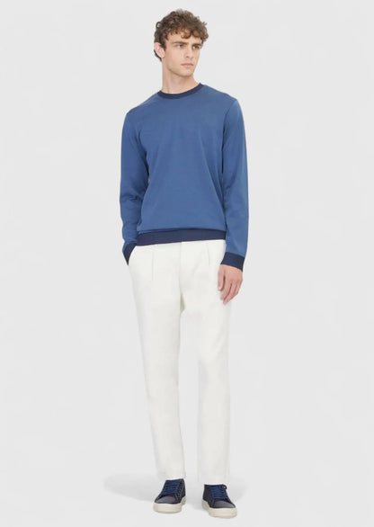 Blaues, schlichtes Sweatshirt mit Rundhalsausschnitt