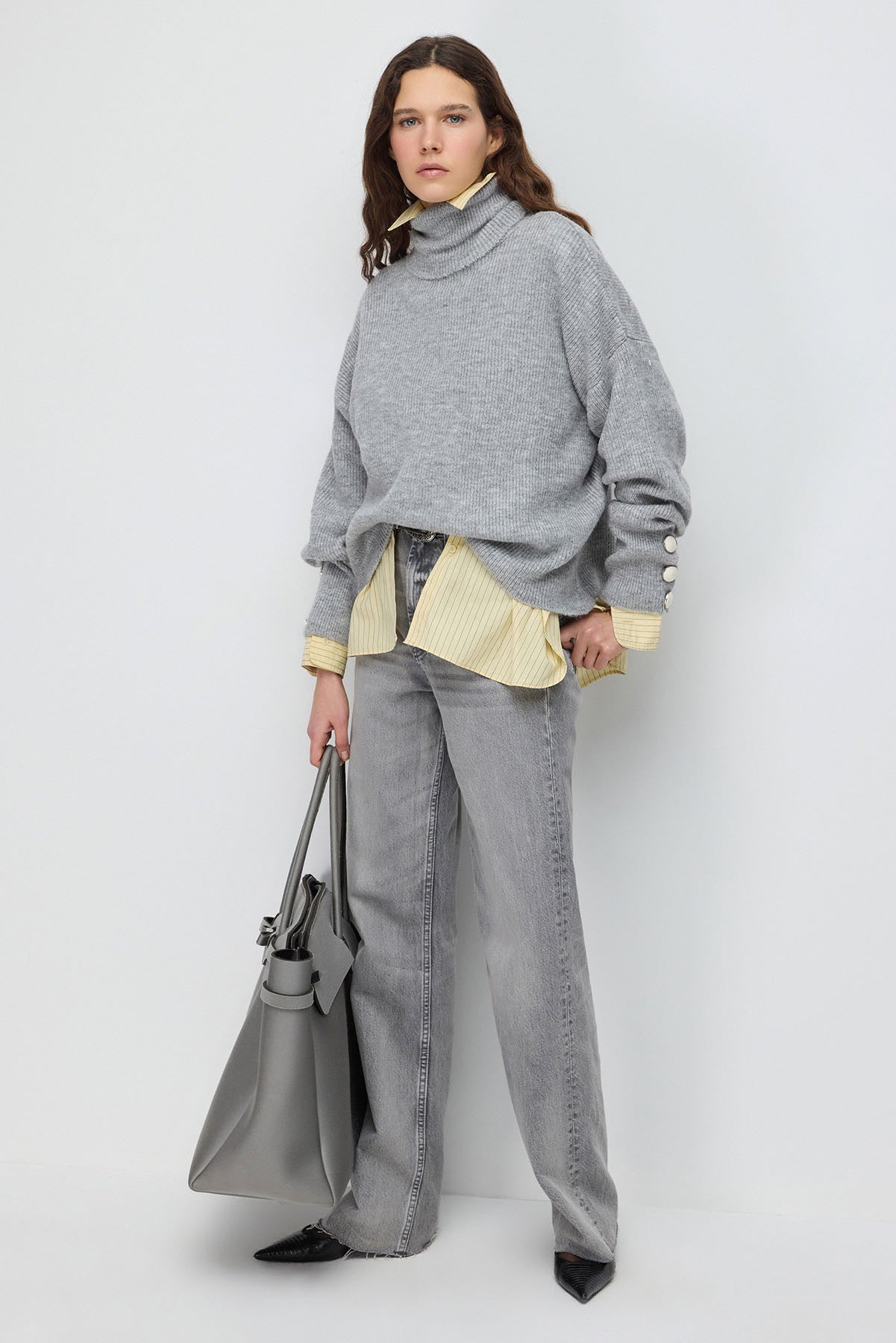 Rollkragenpullover mit Knopfdetails an den Ärmeln