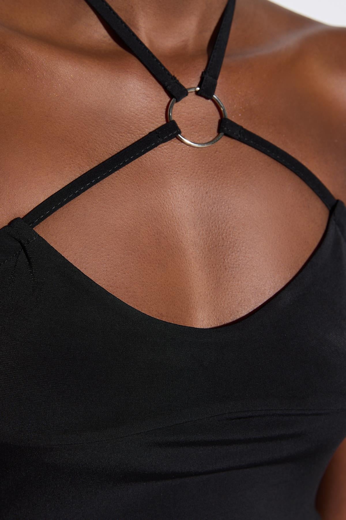 Bluse mit Halsbinde und Ringdetail