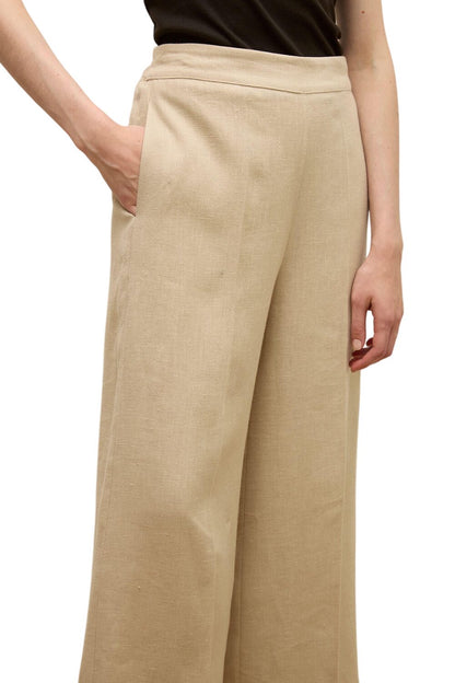 Braune Leinenhose mit Eisenflecken