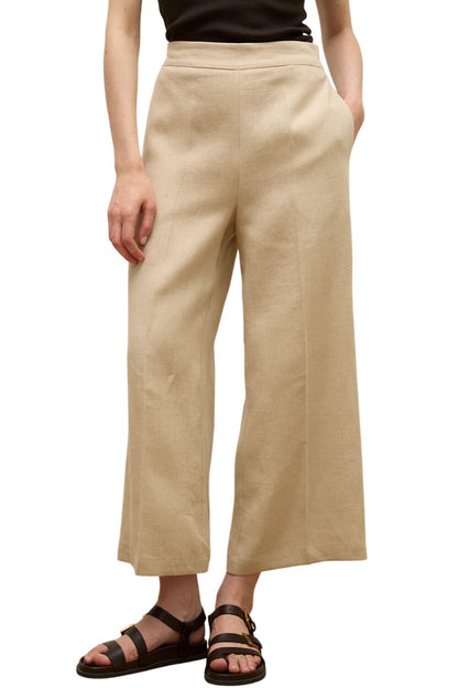 Braune Leinenhose mit Eisenflecken