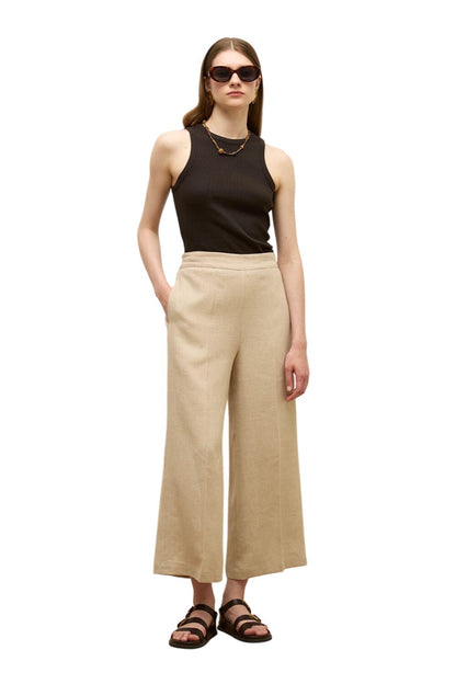 Braune Leinenhose mit Eisenflecken
