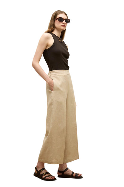 Braune Leinenhose mit Eisenflecken