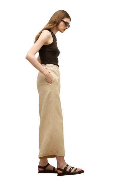 Braune Leinenhose mit Eisenflecken