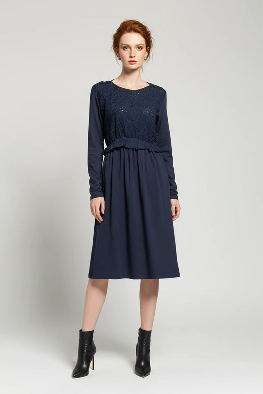 Besticktes Langarmkleid mit Taillengürtel