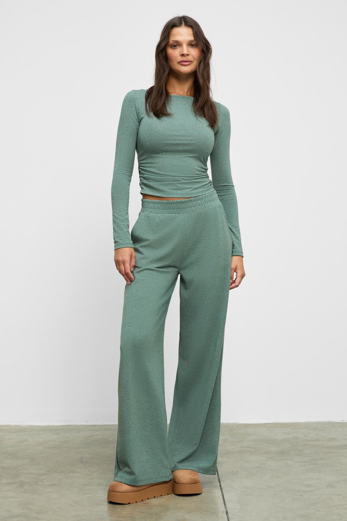 ETHIQUET BRUNHILDA Damen Rundhals Loungeset Khaki
