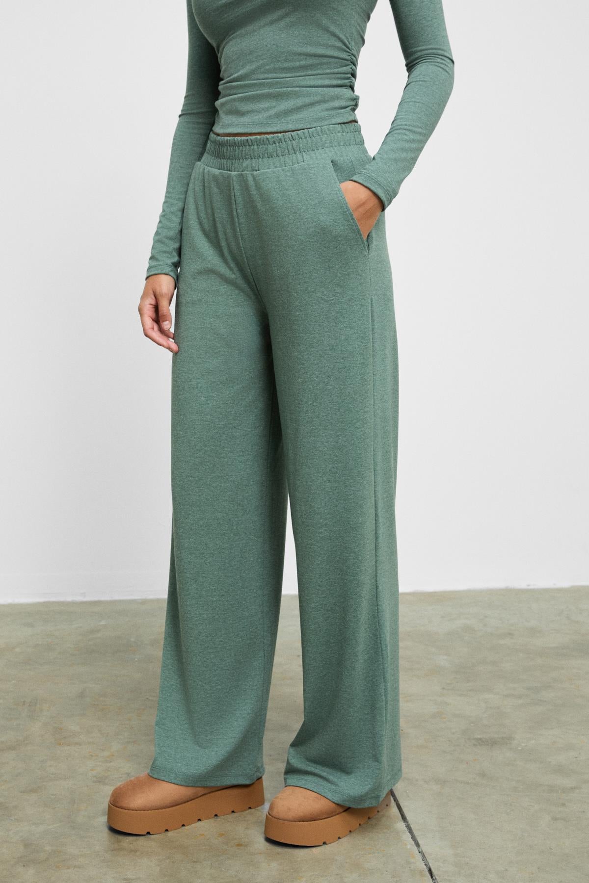 ETHIQUET BRUNHILDA Damen Rundhals Loungeset Khaki