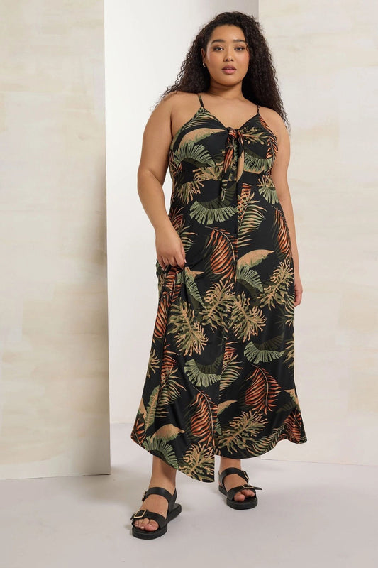 Plus-Size-Maxikleid mit Trägern, tiefem Ausschnitt und Blumenmuster