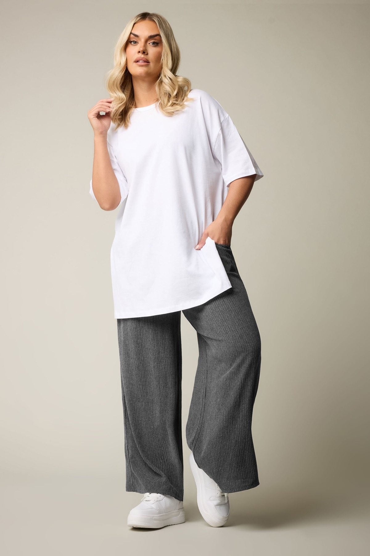 Plus-Size-Hose mit elastischem Bund, weitem Bein und Taschen
