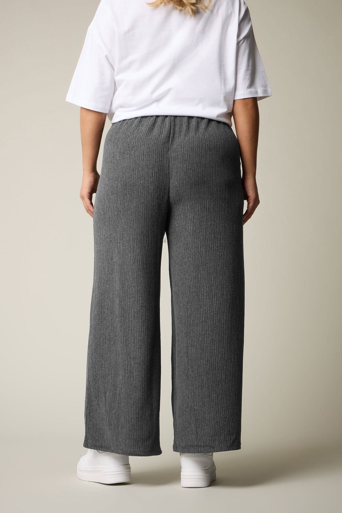 Plus-Size-Hose mit elastischem Bund, weitem Bein und Taschen