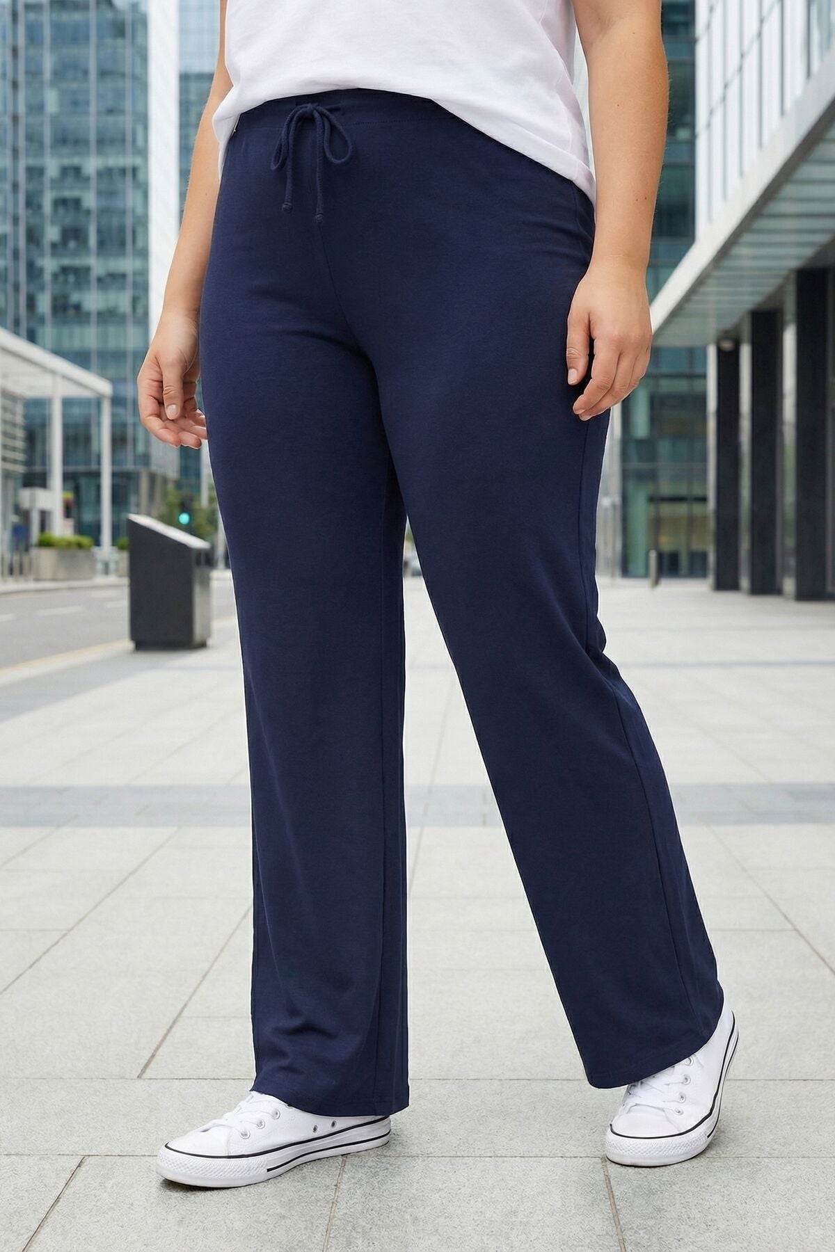 Plus-Size-Hose mit elastischem Bund, weitem Bein und lockerer Passform