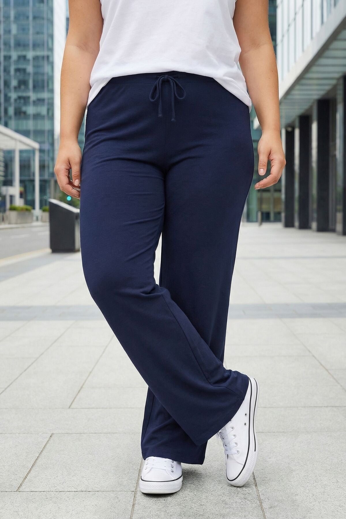 Plus-Size-Hose mit elastischem Bund, weitem Bein und lockerer Passform